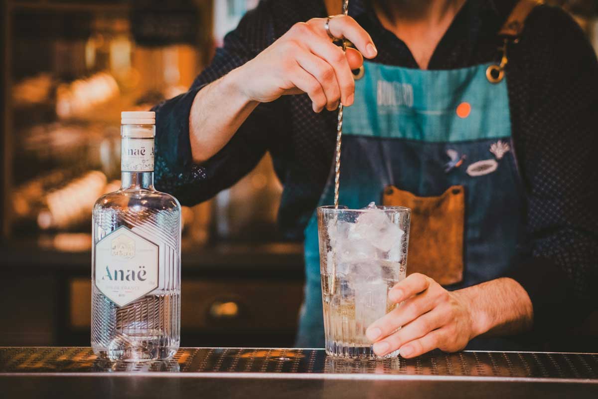bartender mixing drinks